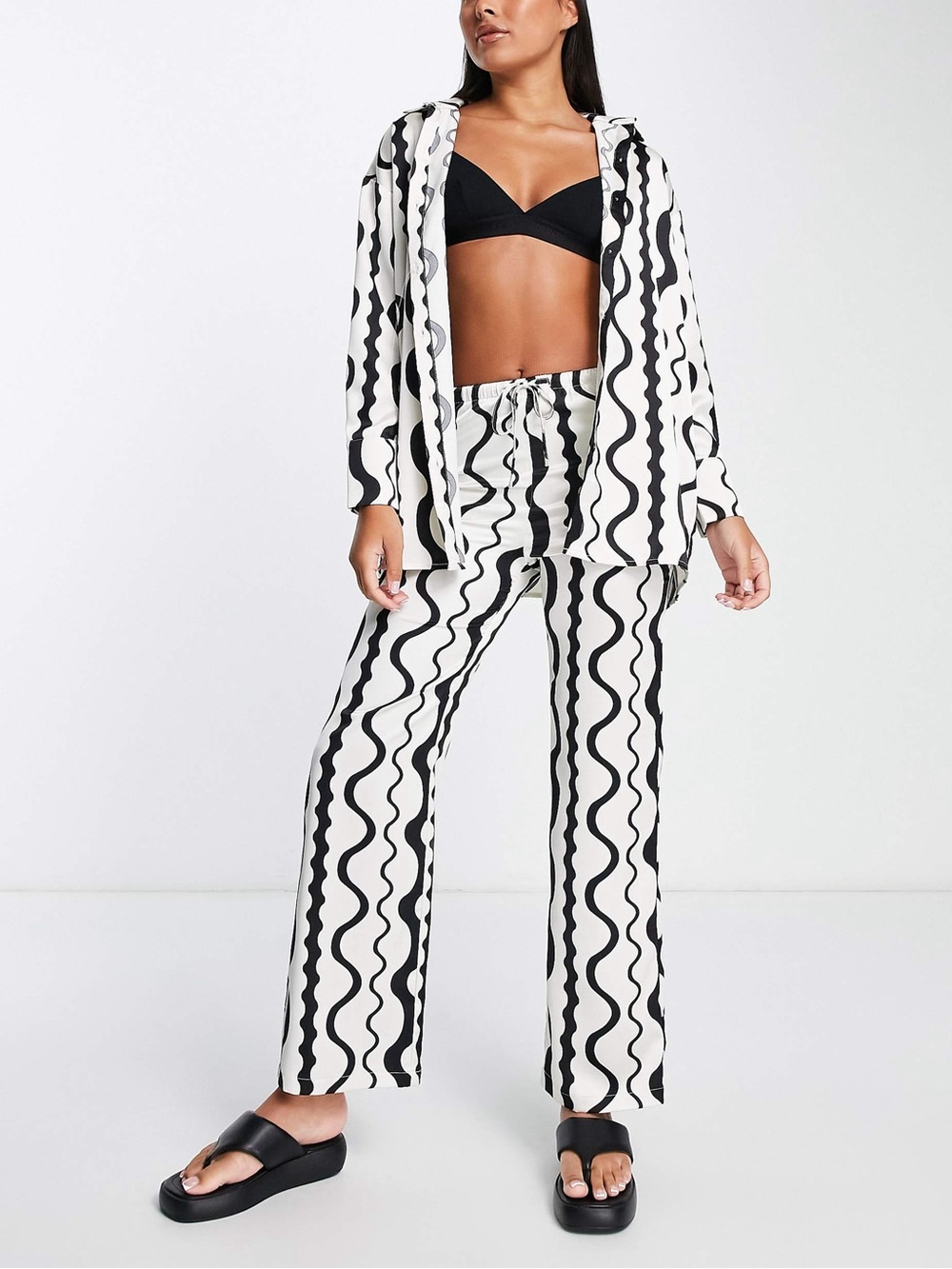 4th + Reckless Satin Wavy Print Wide Leg Pants NWT Size